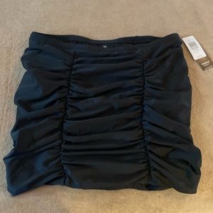 Torrid Brand New High Waisted Extra slimming swim Skirt size 2♥️